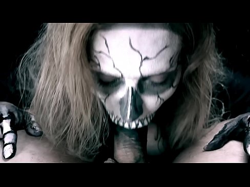 ❤️ Demon famke sûgje hoanne mei har swarte mûle en slikken cum. ❌ Porno op fy.kassavrn.ru ❌❤